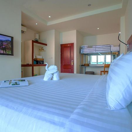 Norn Talay Surin Beach Phuket Hotel Quarto foto